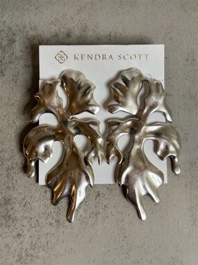Kendra Scott Savannah Statement Earrings